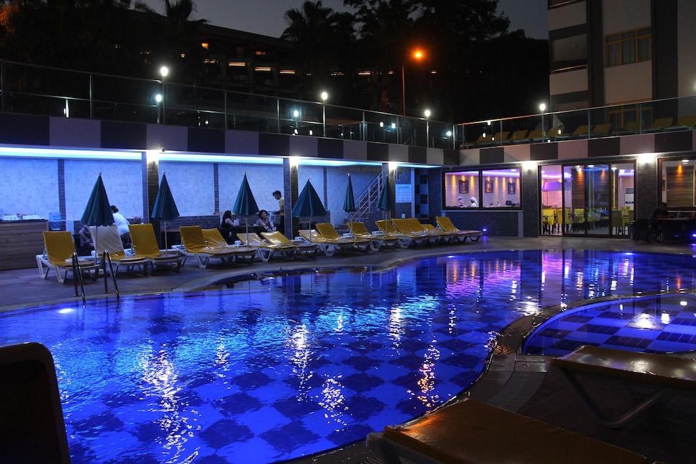 Merlin Beach Park Hotel Tosmur Exterior photo
